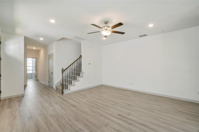 Building Photo - Luxury living in this stunning 4 bedroom, 3 bath home