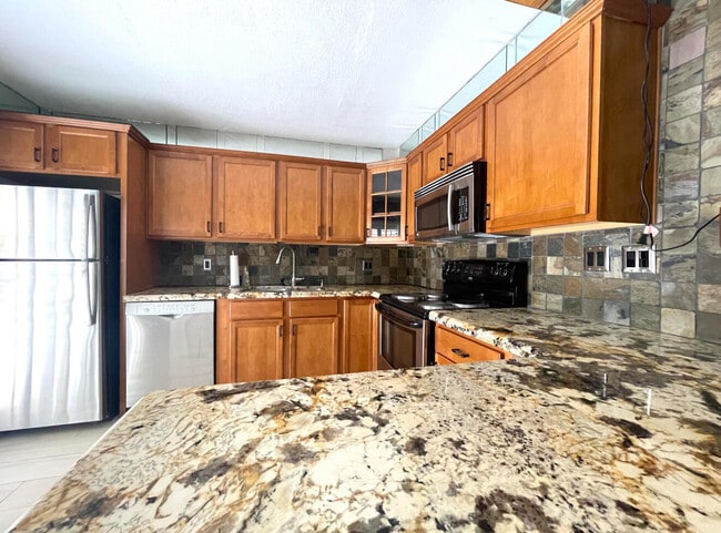 Building Photo - 65 Lake Arbor Dr