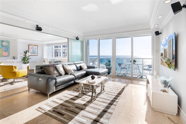 Building Photo - 3140 S Ocean Dr