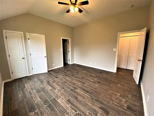 Building Photo - 4 Bedroom Pet Friendly Home For Rent Over ...