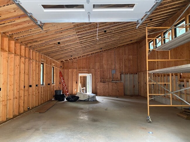 Building Photo - Cabin in Woods with Shop