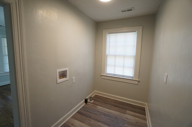 Building Photo - 7223 1st Ave S