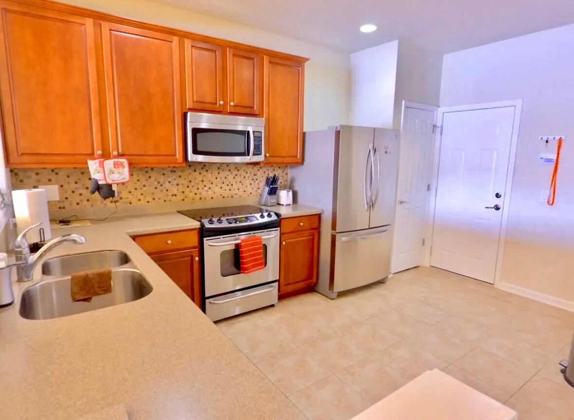 Building Photo - 7014 Roundleaf Dr