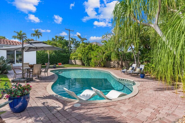 Building Photo - 2317 NE 12th St