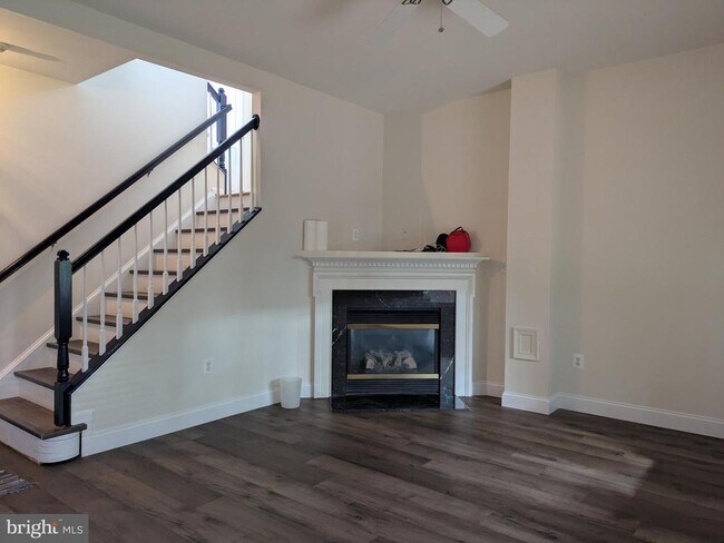 Building Photo - 21785 Brondesbury Park Terrace