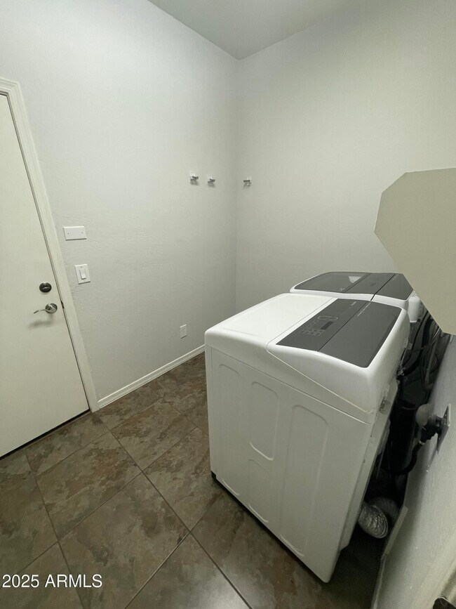 Building Photo - 3810 S Star Canyon Dr