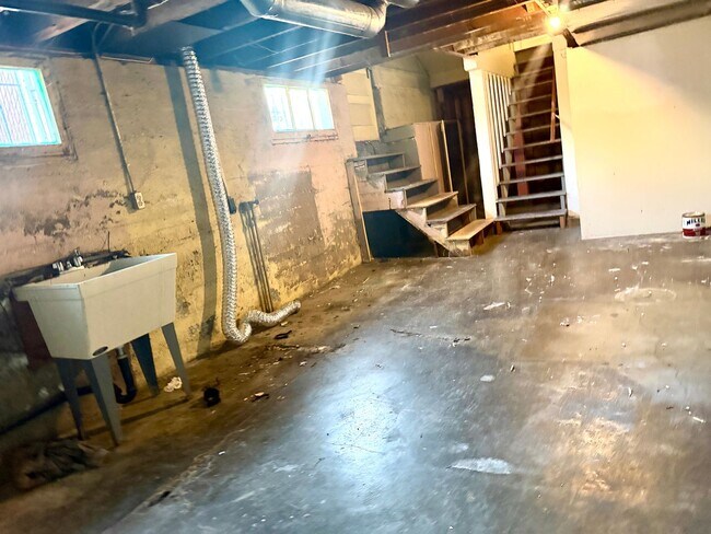 Building Photo - 0130-01