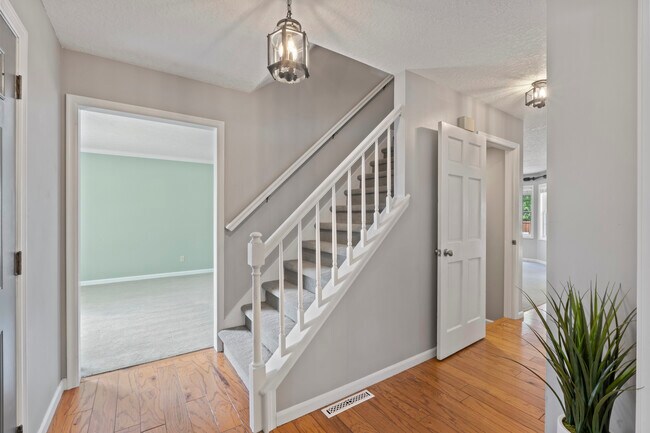 Building Photo - 4690 Lindbergh Dr