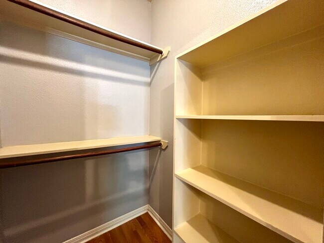 Building Photo - 1707 Chestnut Ave