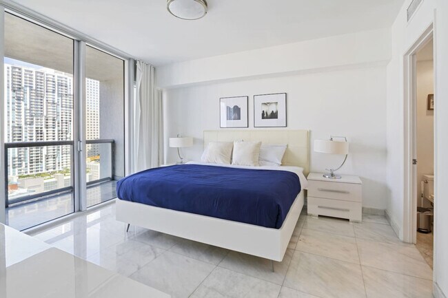 Building Photo - 501 Brickell Ave