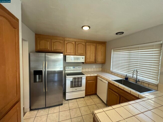 Building Photo - 1091 Alamo Ct