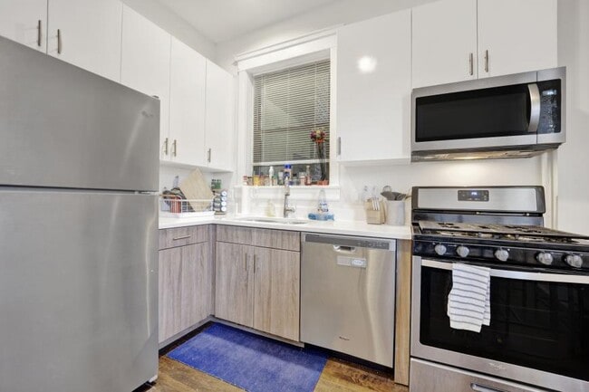 Building Photo - 2 bedroom in Chicago IL 60613