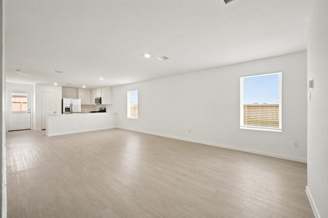 Building Photo - 702 Umbrella Tree Dr