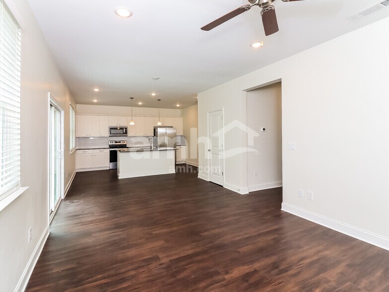 Building Photo - 4040 Chivalry Dr