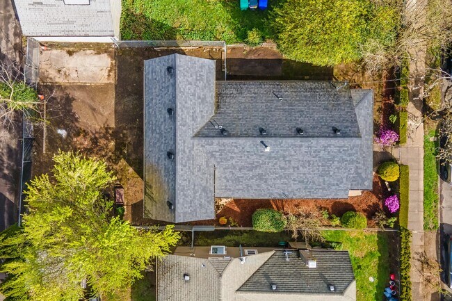 Building Photo - 4313 N Kerby Ave