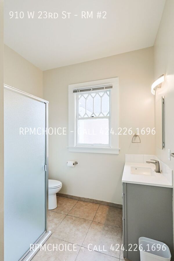 Building Photo - 910 W 23rd St