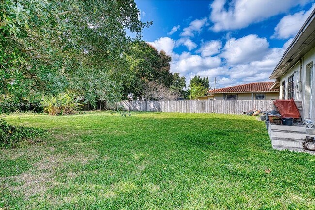 Building Photo - 6550 SW 27th St