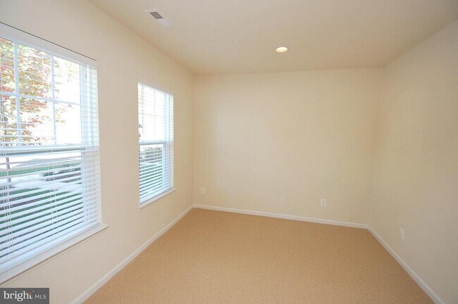 Building Photo - 43975 Eastgate View Drive