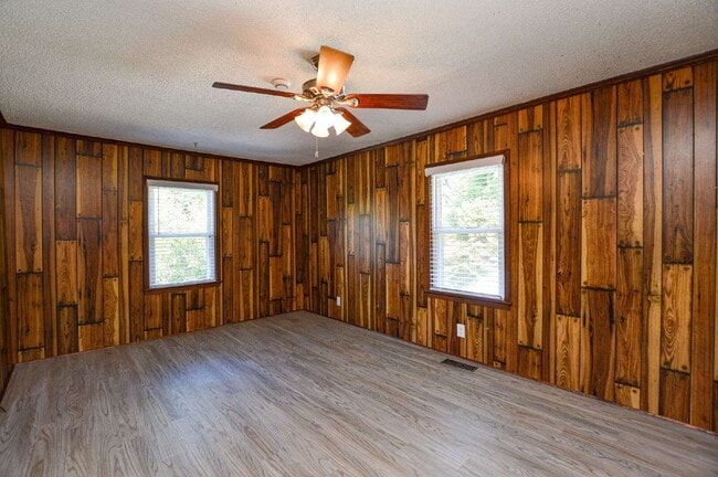 Building Photo - 2-Bedroom Retreat on Country Haven Lane – ...
