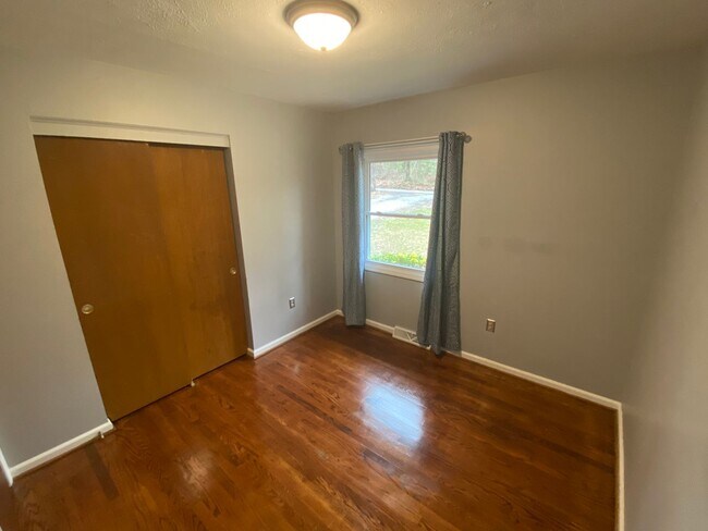 Building Photo - 48 Rathfarnham Rd