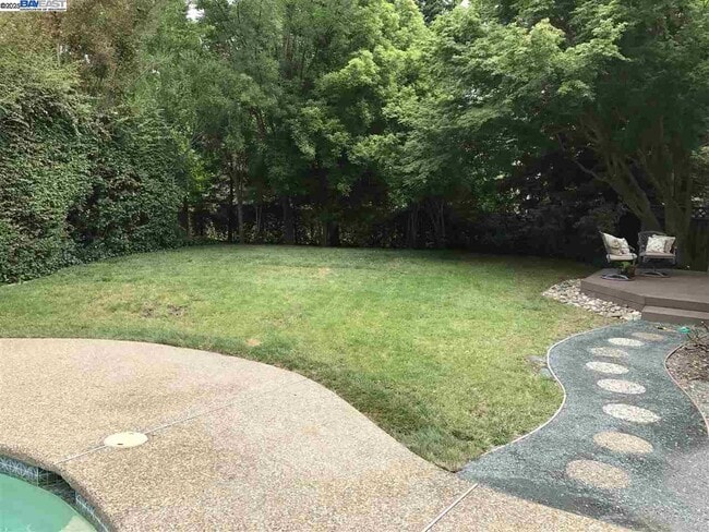 Building Photo - 2051 Pebble Dr