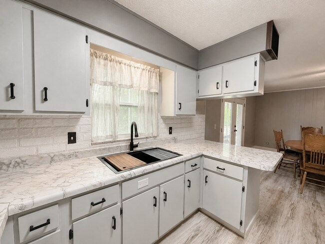 Building Photo - Spacious Orange Park Home with a Large Yard