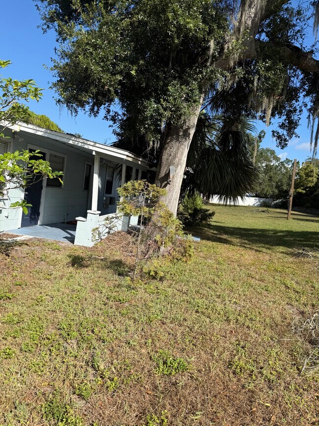 Building Photo - Sunset Suite Apartments