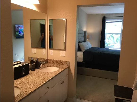 Building Photo - 60 Palatine