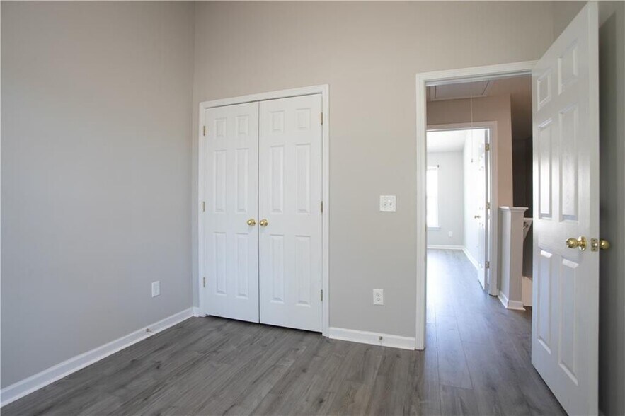 Building Photo - 645 Stadler Pointe