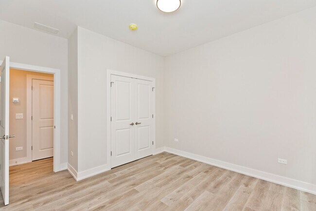 Building Photo - 2725 N Ashland Ave