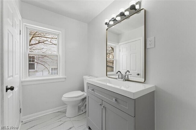 Building Photo - 3406 Henderson Rd