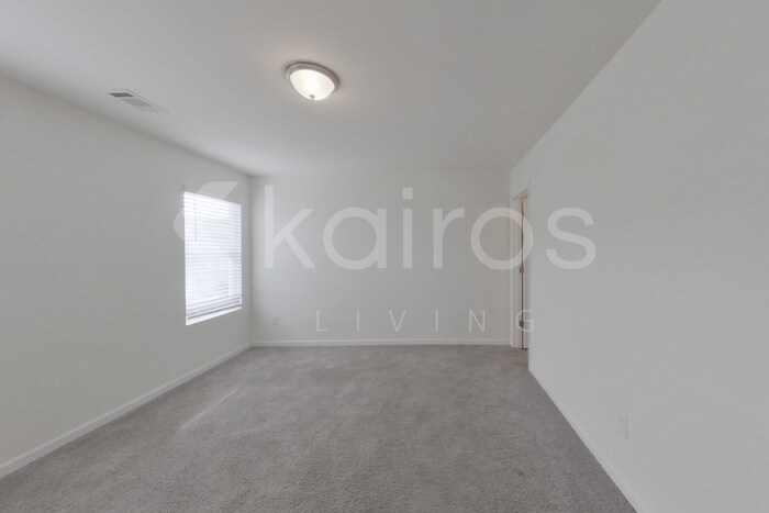 Building Photo - 215 Long Is Dr