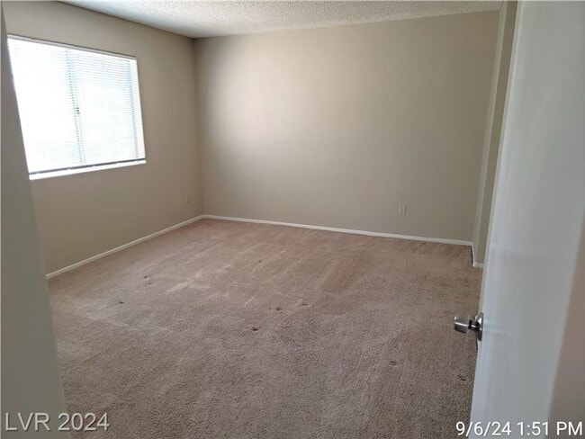 Building Photo - GREAT 2ND FLOOR UNIT IN SW AREA!!