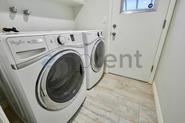 Building Photo - 1334 Birchcrest Ave