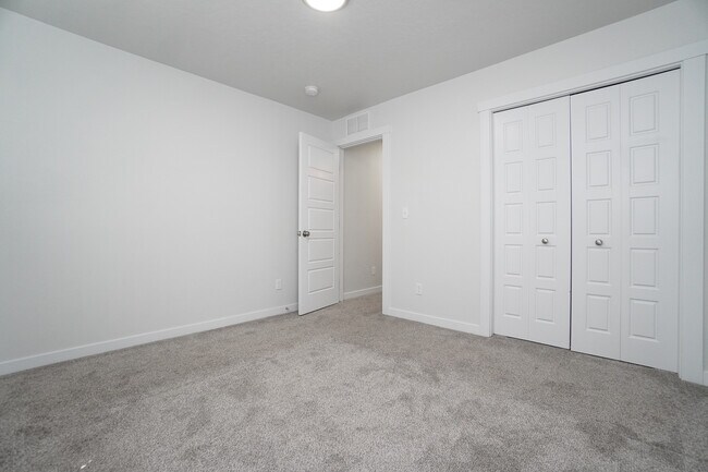 Building Photo - 5965 S Nordean Ave
