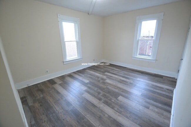 Building Photo - Recently updated 3 bed 1 bath in hamilton