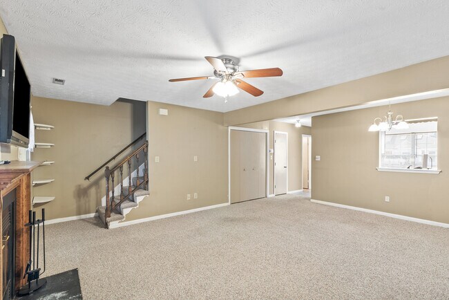 Building Photo - 15 Riverchase Dr