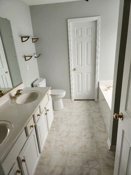 Building Photo - 113 Crosswood Dr