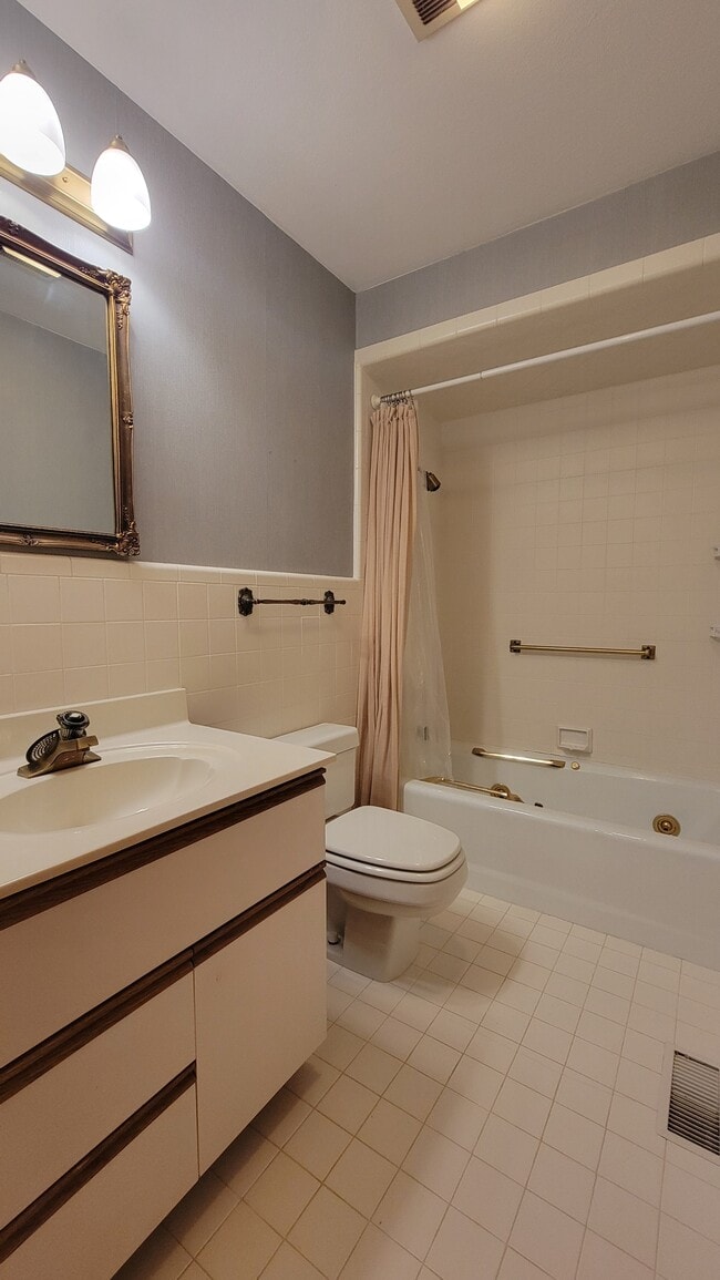 Building Photo - 1041 Carousel Ln