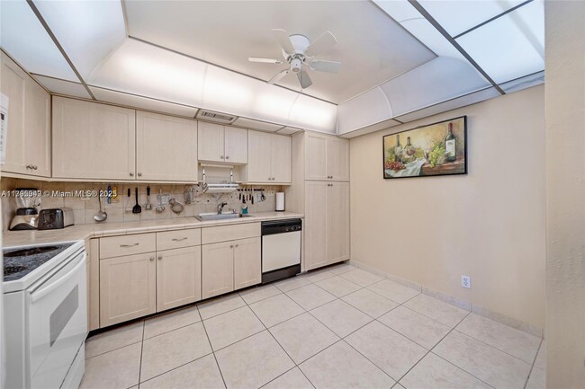 Building Photo - 1600 S Ocean Dr