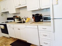 Building Photo - 46 Rustic St