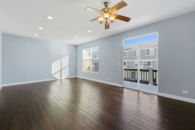 Building Photo - 218 Goldenrod Dr