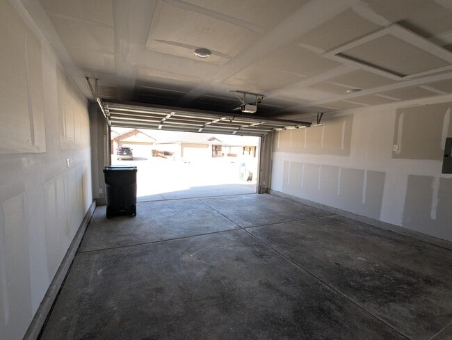 Building Photo - 2008 Cottonwood Ave