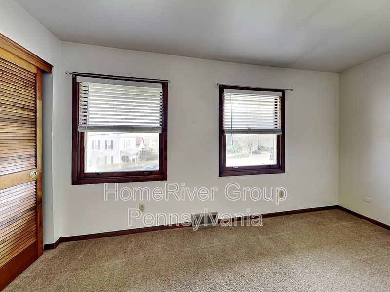 Building Photo - 901 Crescent Ave