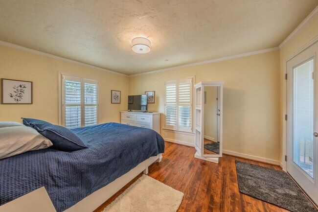 Building Photo - 2157 W Lotus Ave