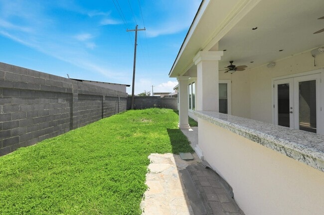 Building Photo - 7225 Sylvia Plath Dr