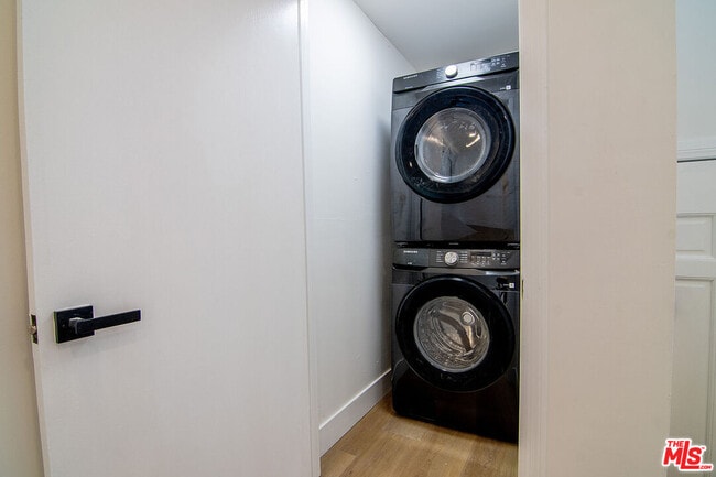 Building Photo - 466 S Orlando Ave