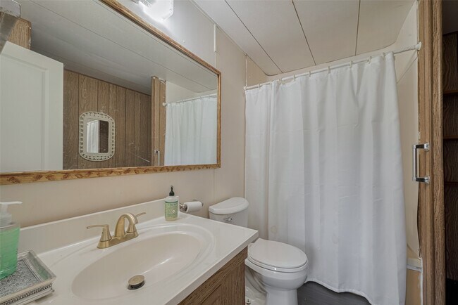 Building Photo - 2316 Green Meadows Dr