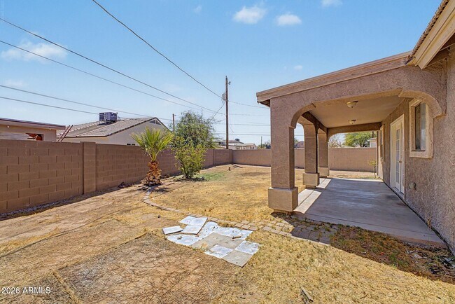 Building Photo - 11207 W Hopi St