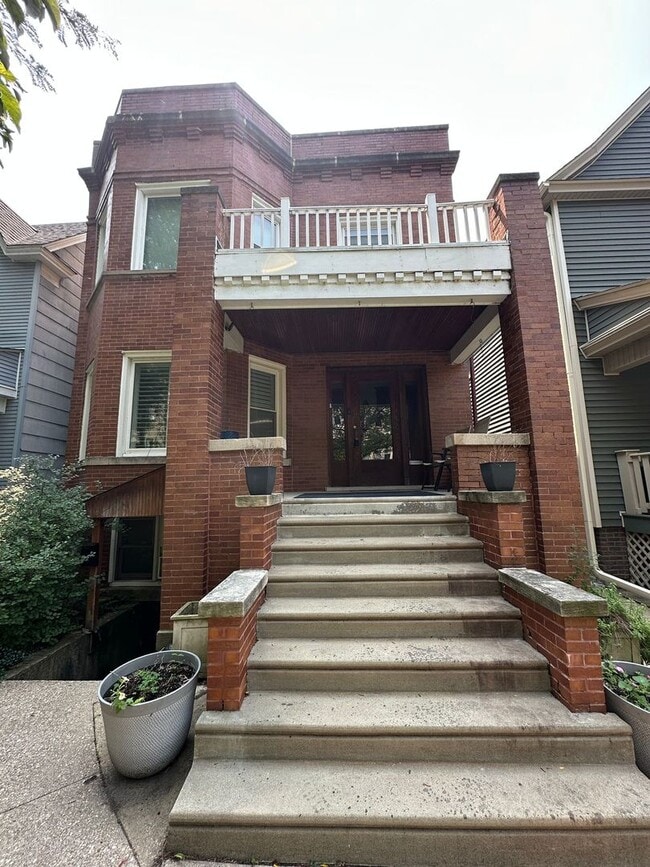 Primary Photo - 1519 W Granville Ave